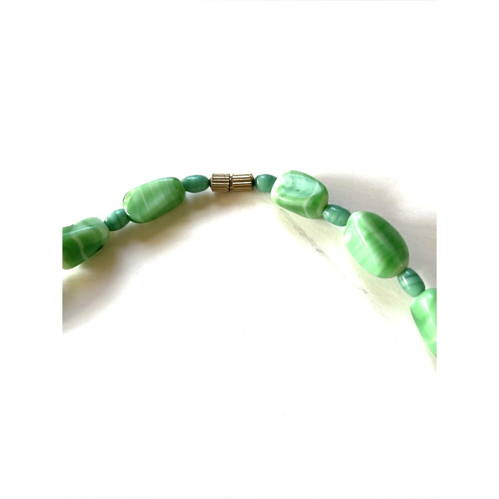 Vintage Green Glass Bead Necklace Swirled - Picture 3 of 9
